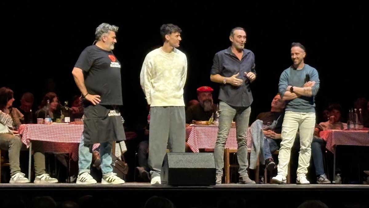 Trecento manager riempiono teatro per solidarietà