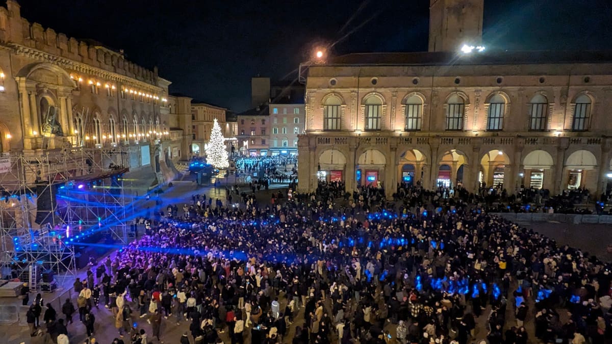 Bologna, il Gremlin di fuoco rinnova il rito bolognese